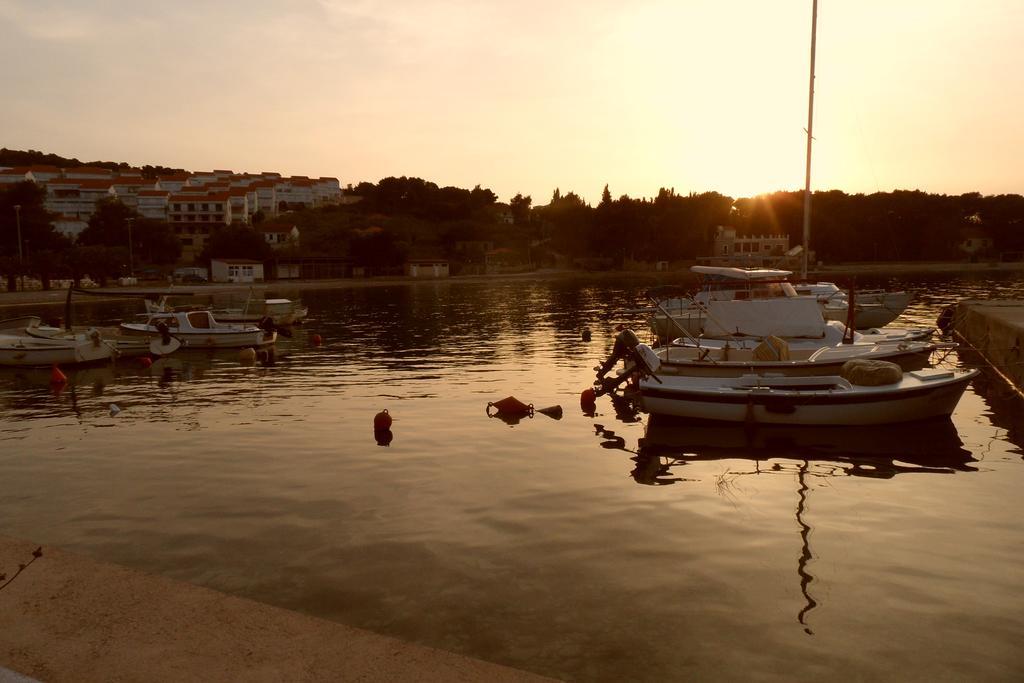 Apartment Tara Nečujam Buitenkant foto